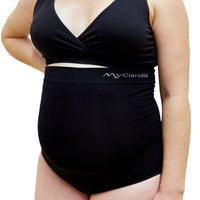 The Bump Panty - Mitwachsende Schwangerschaftsunterwäsche - MyClarella - Schwangere Frau trägt mitwachsende Bump Panty.